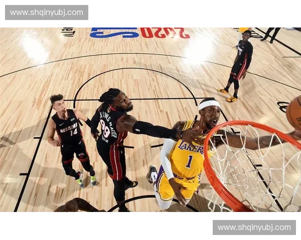 激战终场哨响后呈现全场焦点评述及球队表现精彩瞬间全面回顾分析